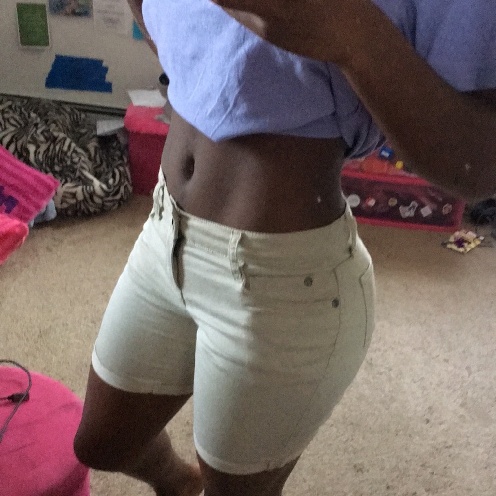 Jessica Simpson Khaki capri shorts